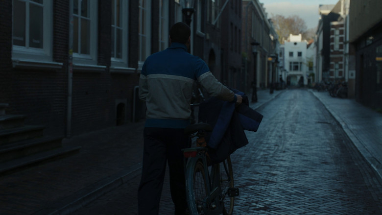 Image d'arrière-plan 5 du film Away