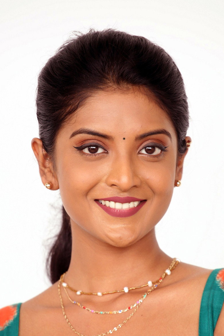 Nivedhithaa Sathish photo 2