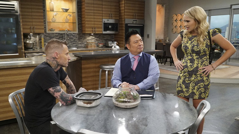 Still from Young & Hungry - Season 5 Episode 10