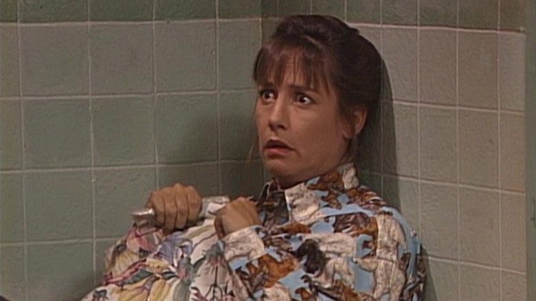 S06E04 – A Stash from the Past