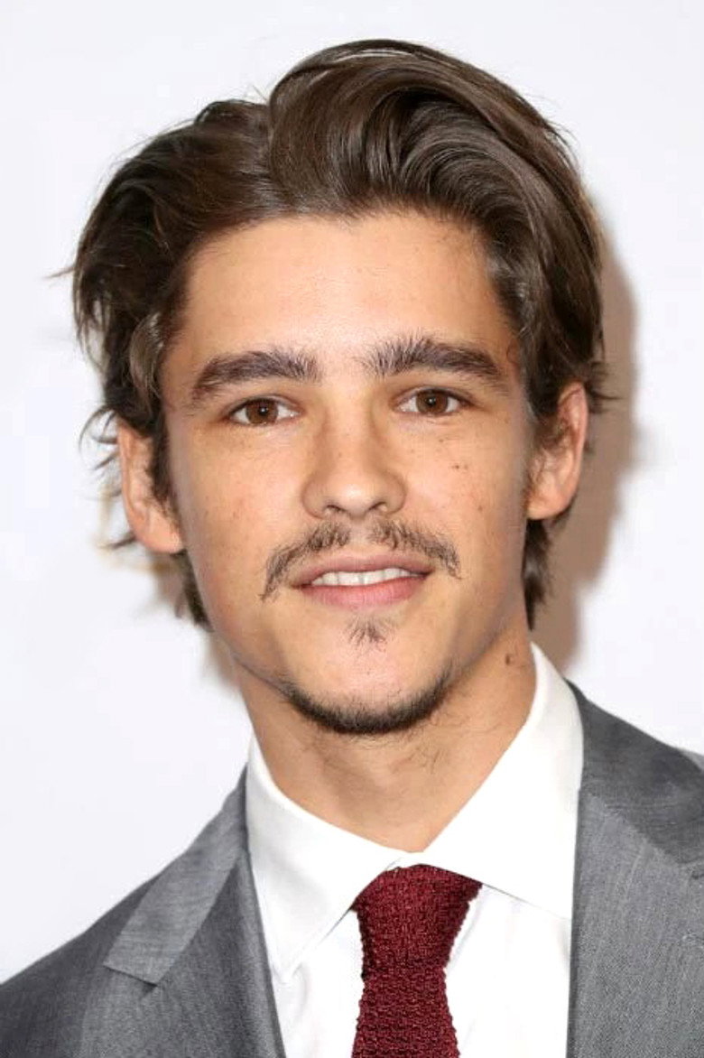 Brenton Thwaites photo 5