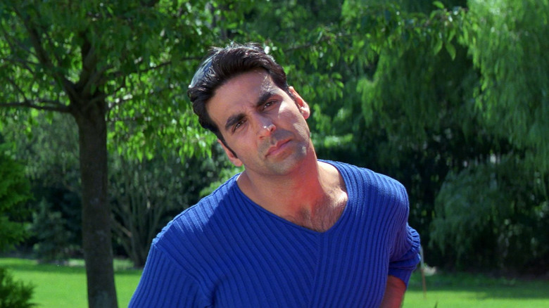 Awara Paagal Deewana backdrop 10