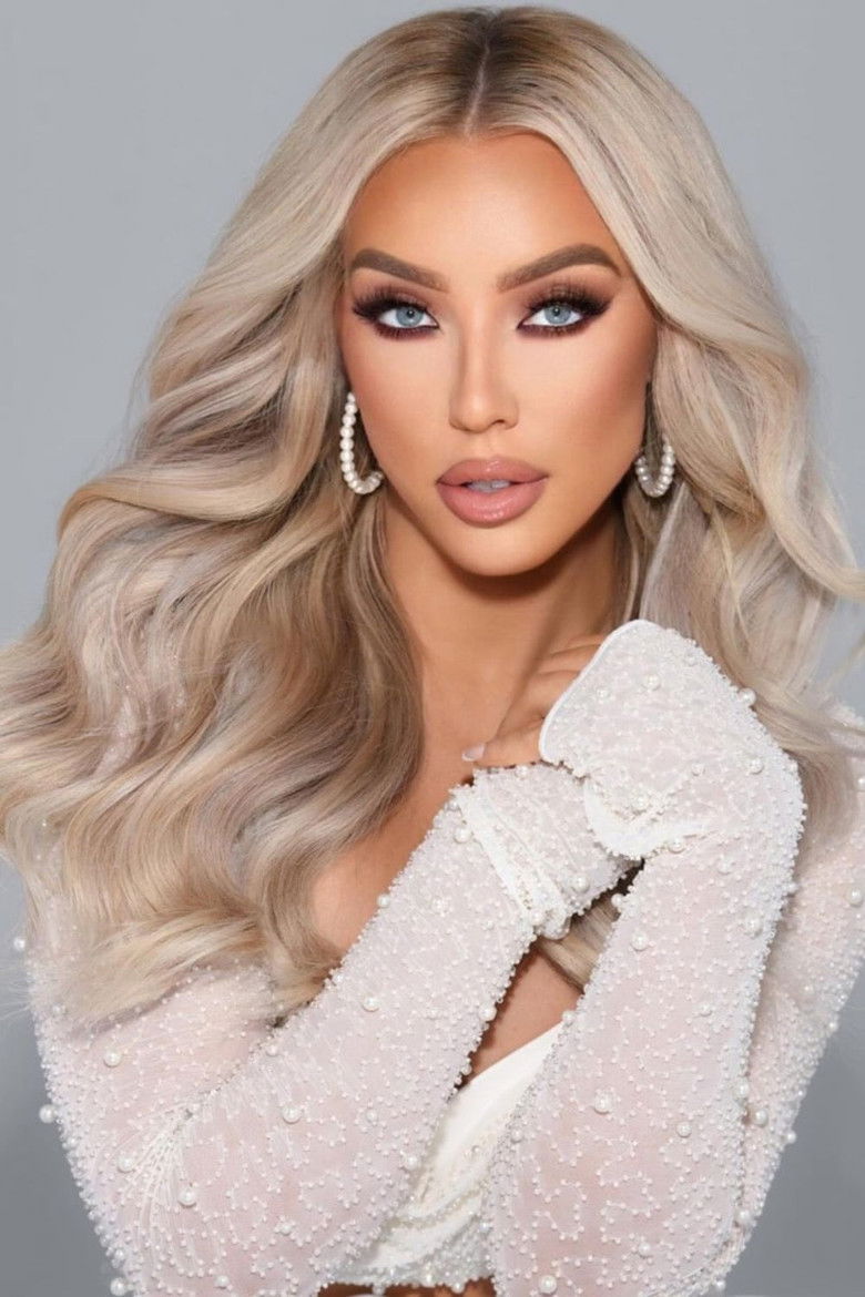 Ariel Sullivan portrait image