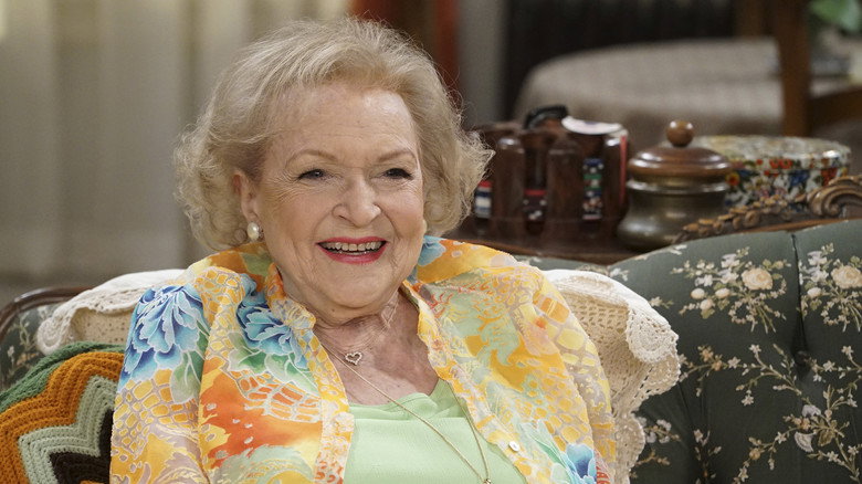 Still from Young & Hungry - Season 5 Episode 8