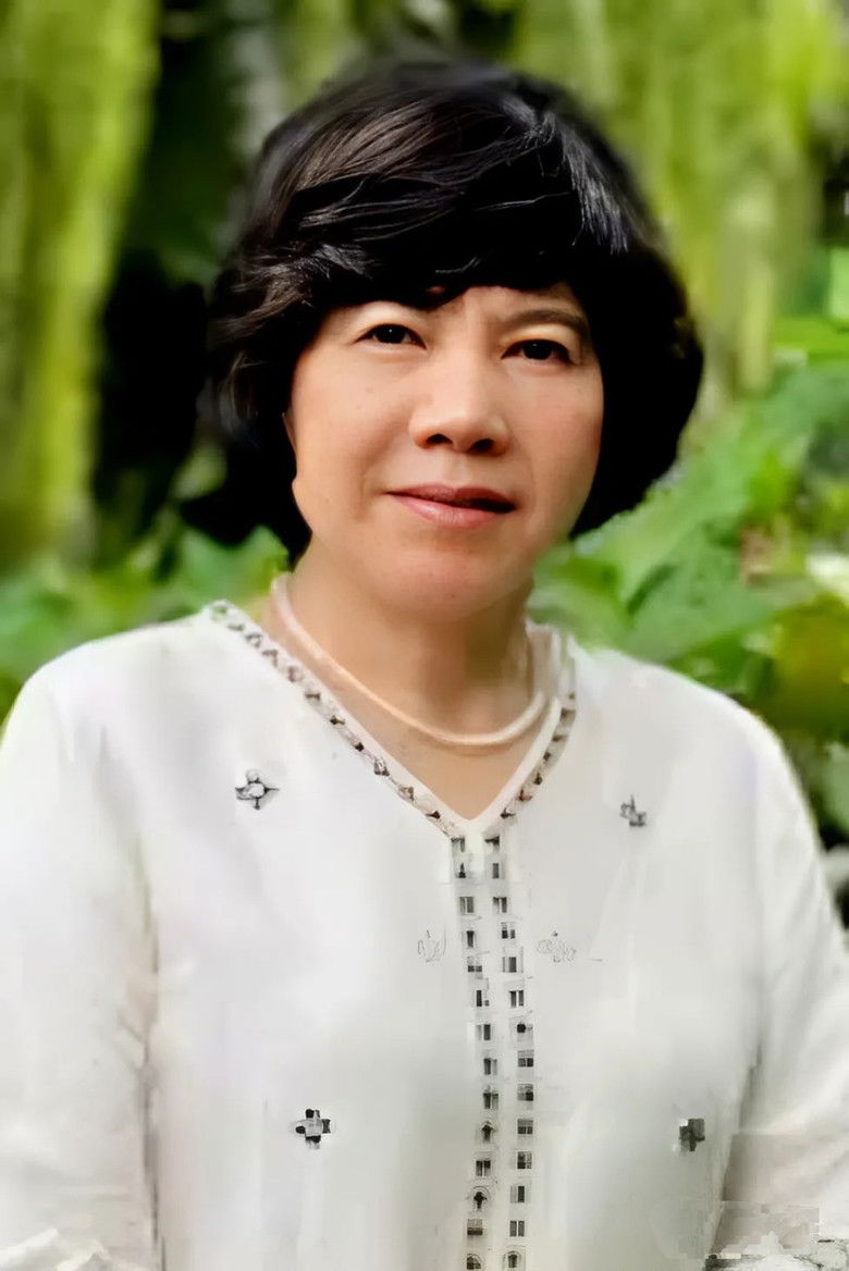 Somsri Preutthipan portrait image