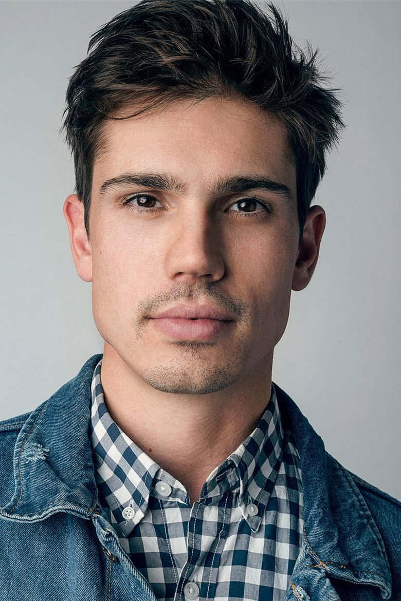 Tanner Novlan photo 3