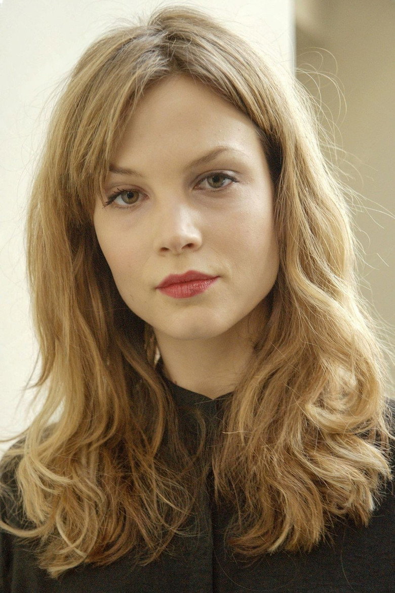 Sylvia Hoeks photo 2