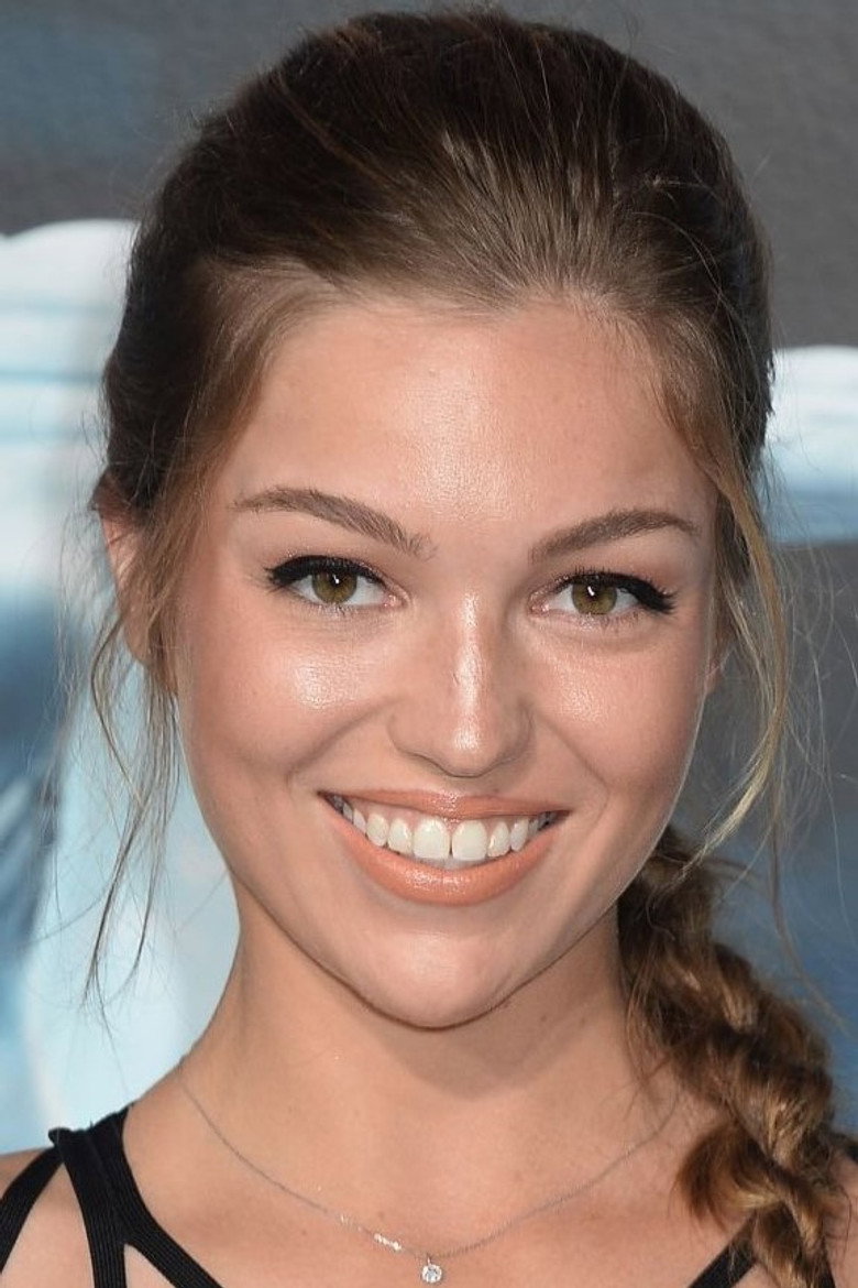 Lili Simmons photo 11