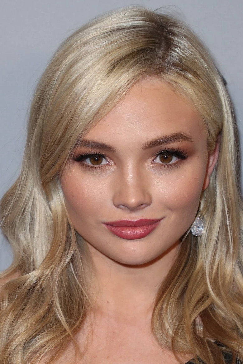Natalie Alyn Lind photo 7