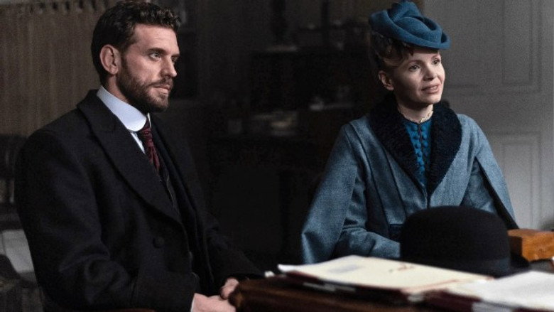 Still from Miss Scarlet, détective privée - Season 6 Episode 2