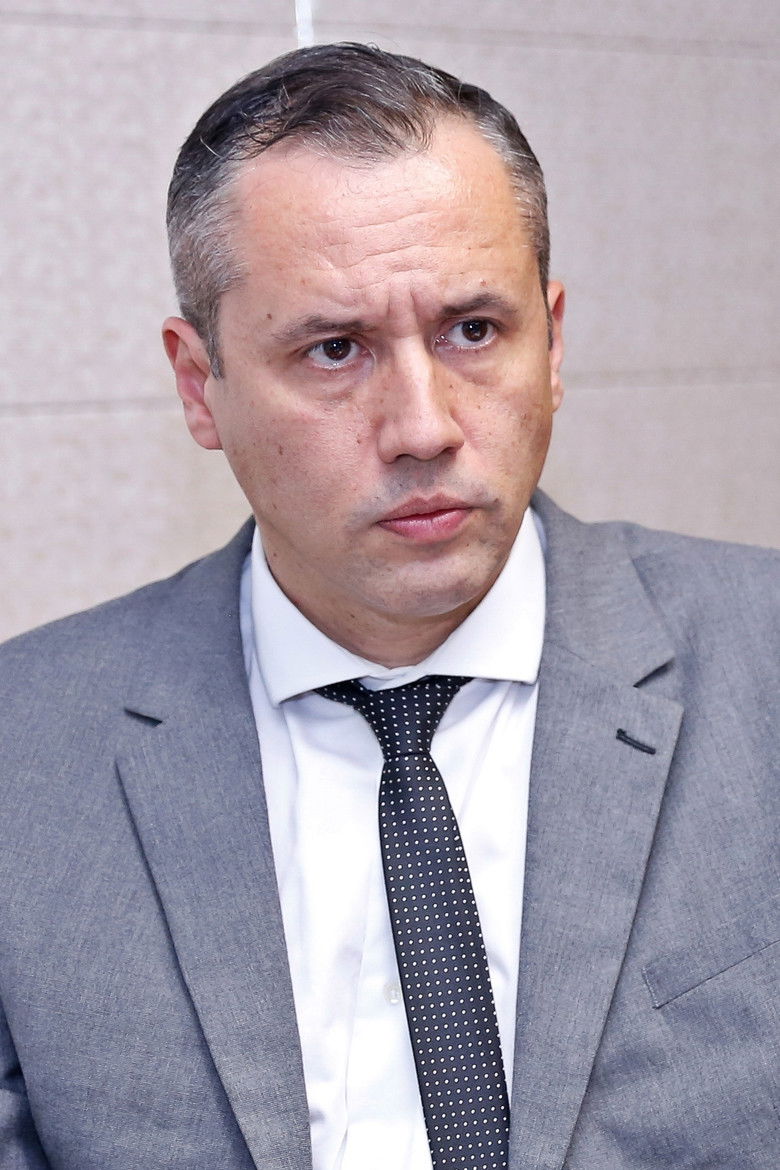 Roberto Alvim portrait image