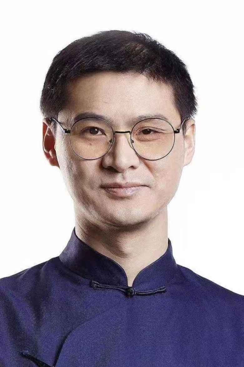 罗翔 portrait image