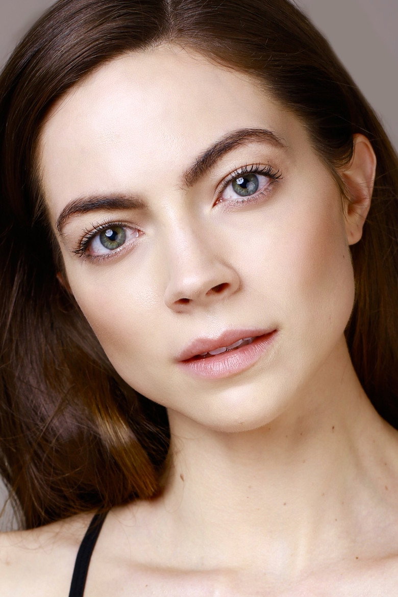Caitlin Carver photo 9