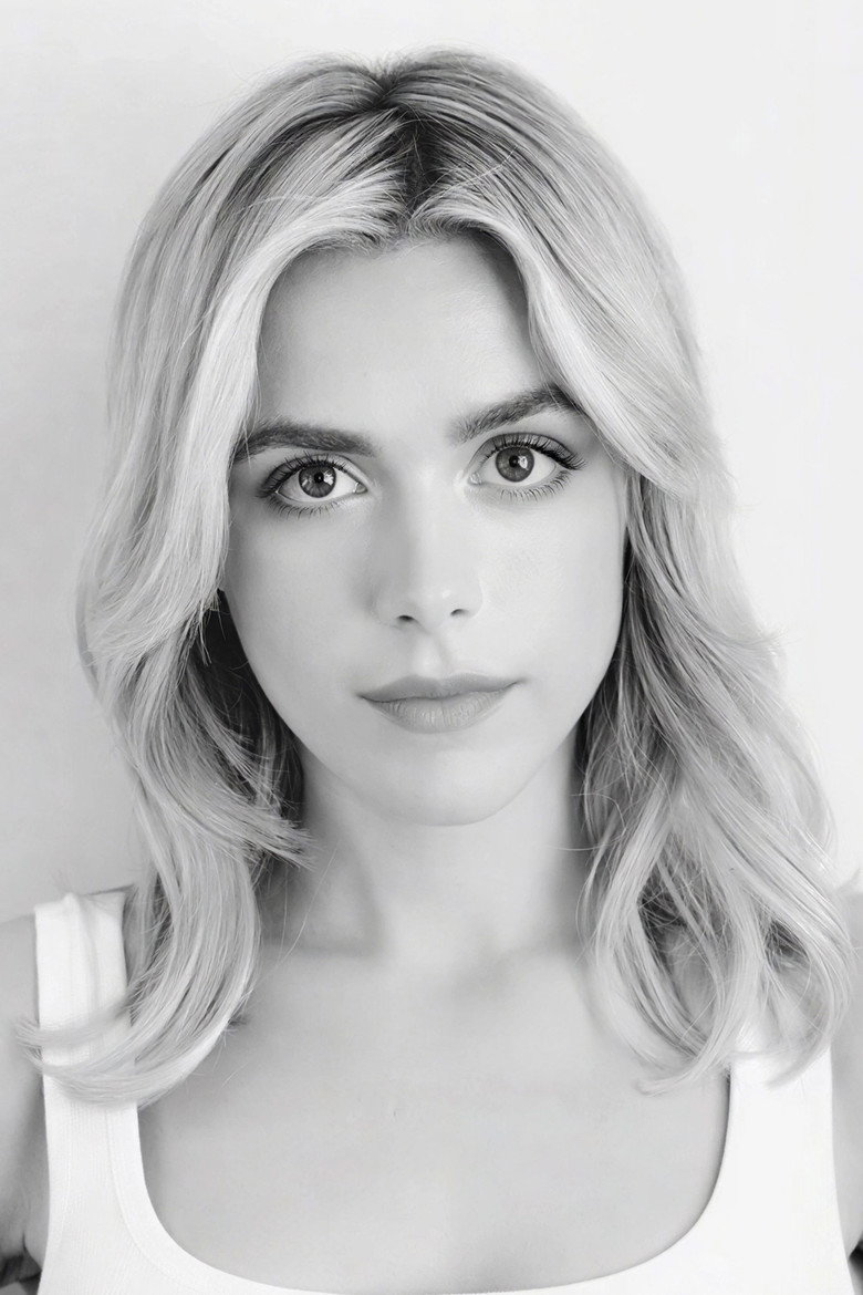 Kiernan Shipka photo 12