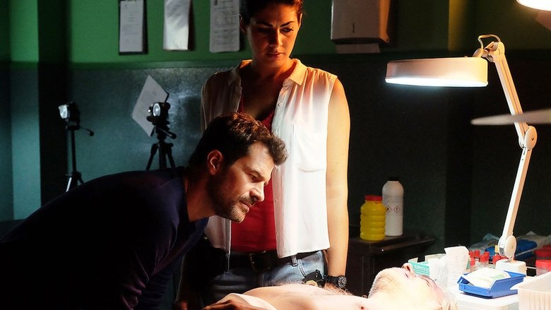 Still image for Mar de plástico season 1 episode 7: La Mano Still image for Mar de plástico season 1 episode 7: La Mano