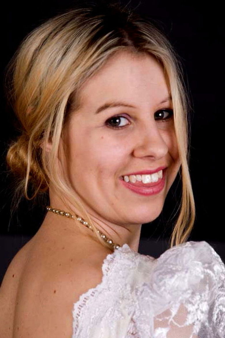 Maisie Dee portrait image