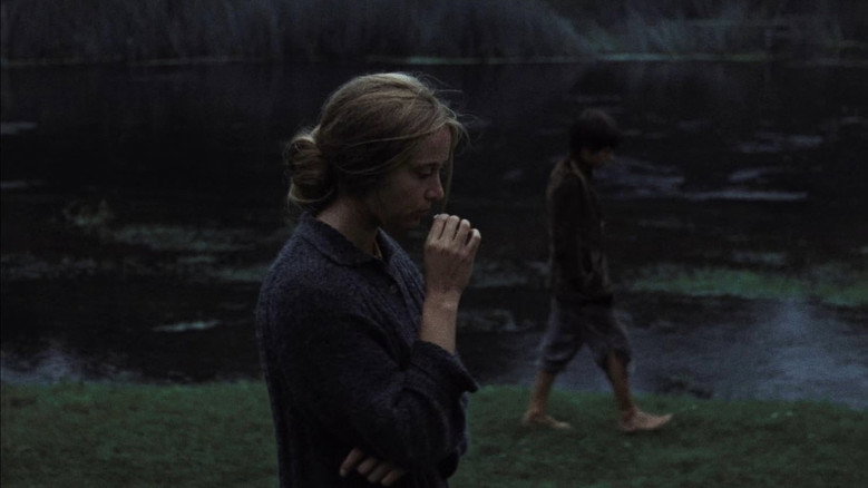 Frame from El espejo