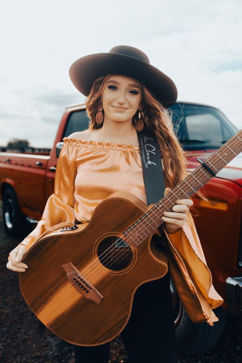 Keely Ellen portrait image