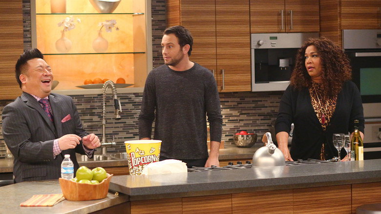 Still from Young & Hungry - Season 5 Episode 9
