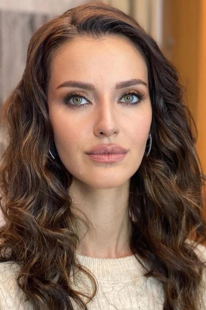 İrem Helvacıoğlu photo 2