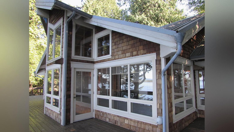 Water Woos Newlyweds Home