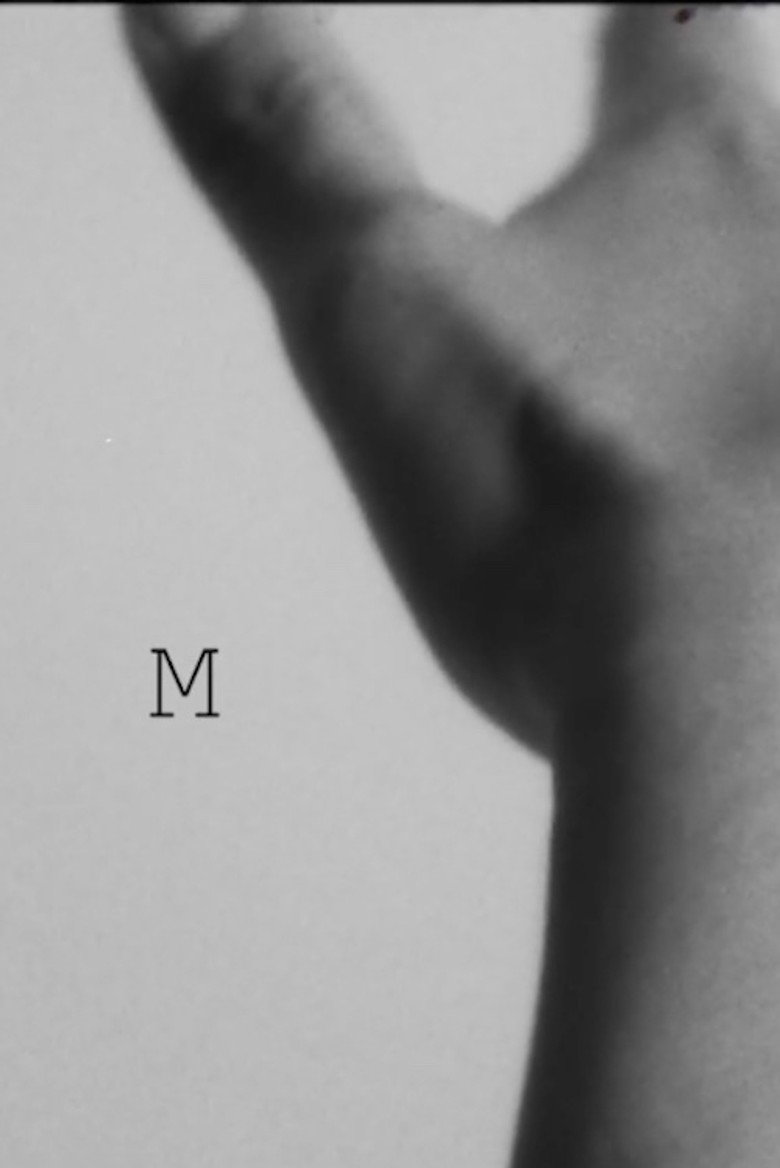 M - Maternidad background