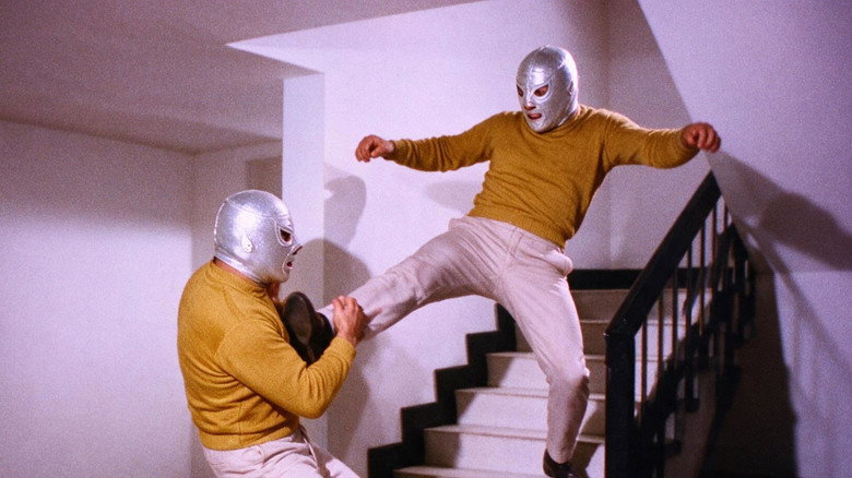 Frame from Santo Frente a la Muerte