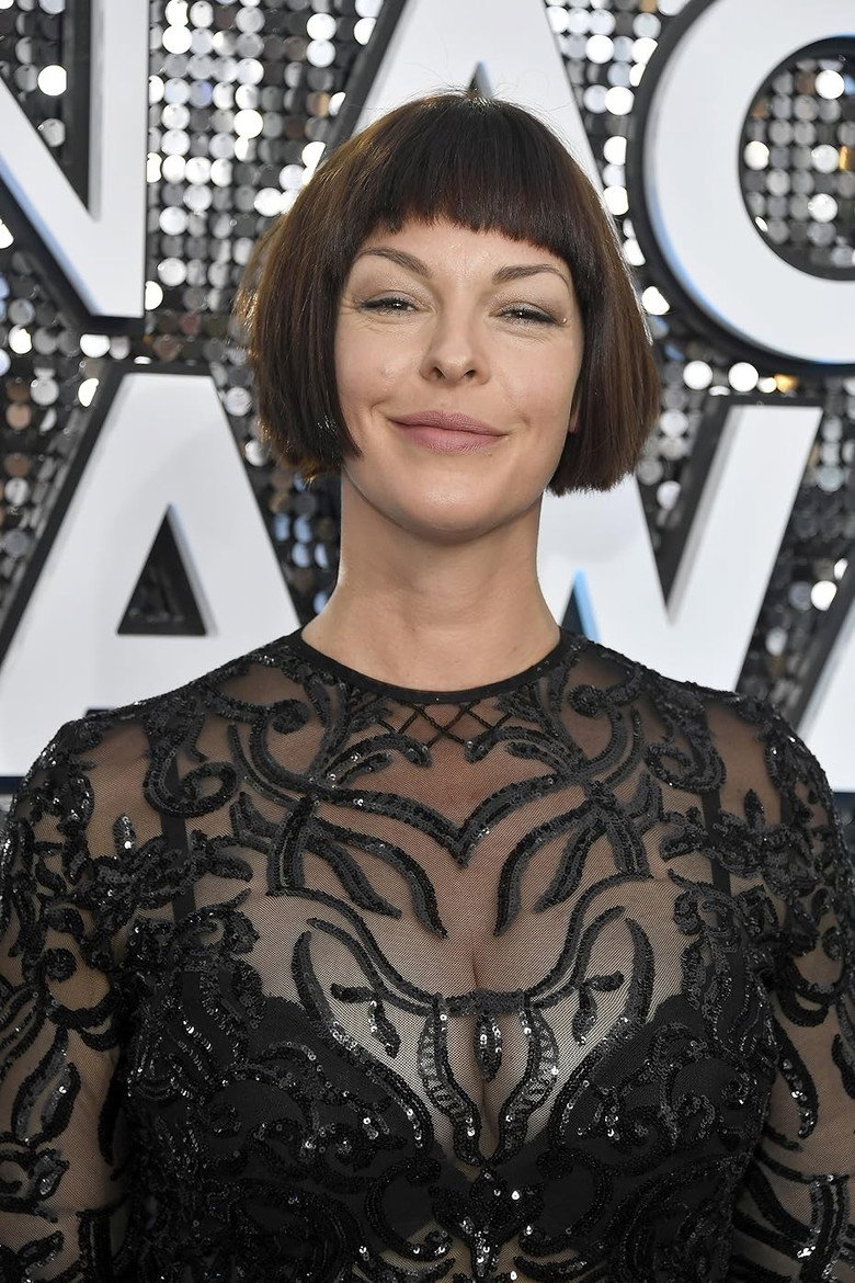 Pollyanna McIntosh photo 7