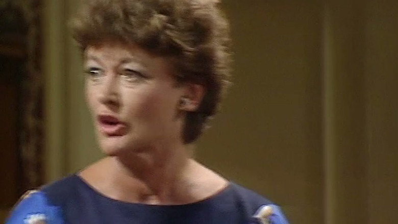 S02E04 – Caught on a Shoulder Strap