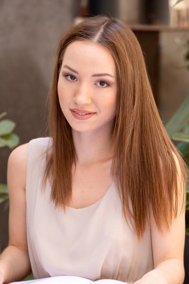 Kate Quinn photo