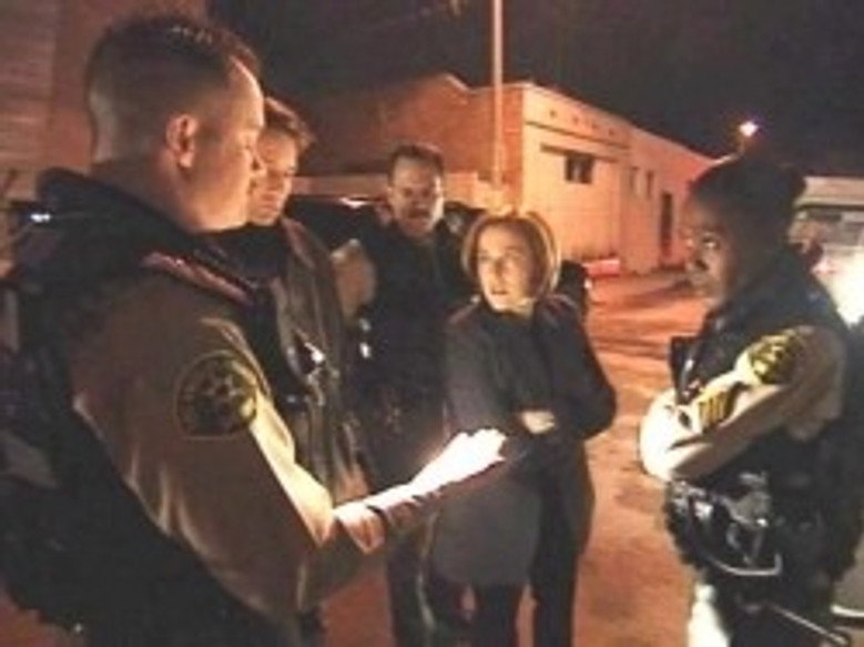 The X-Files S07E12 — X-Cops episode still