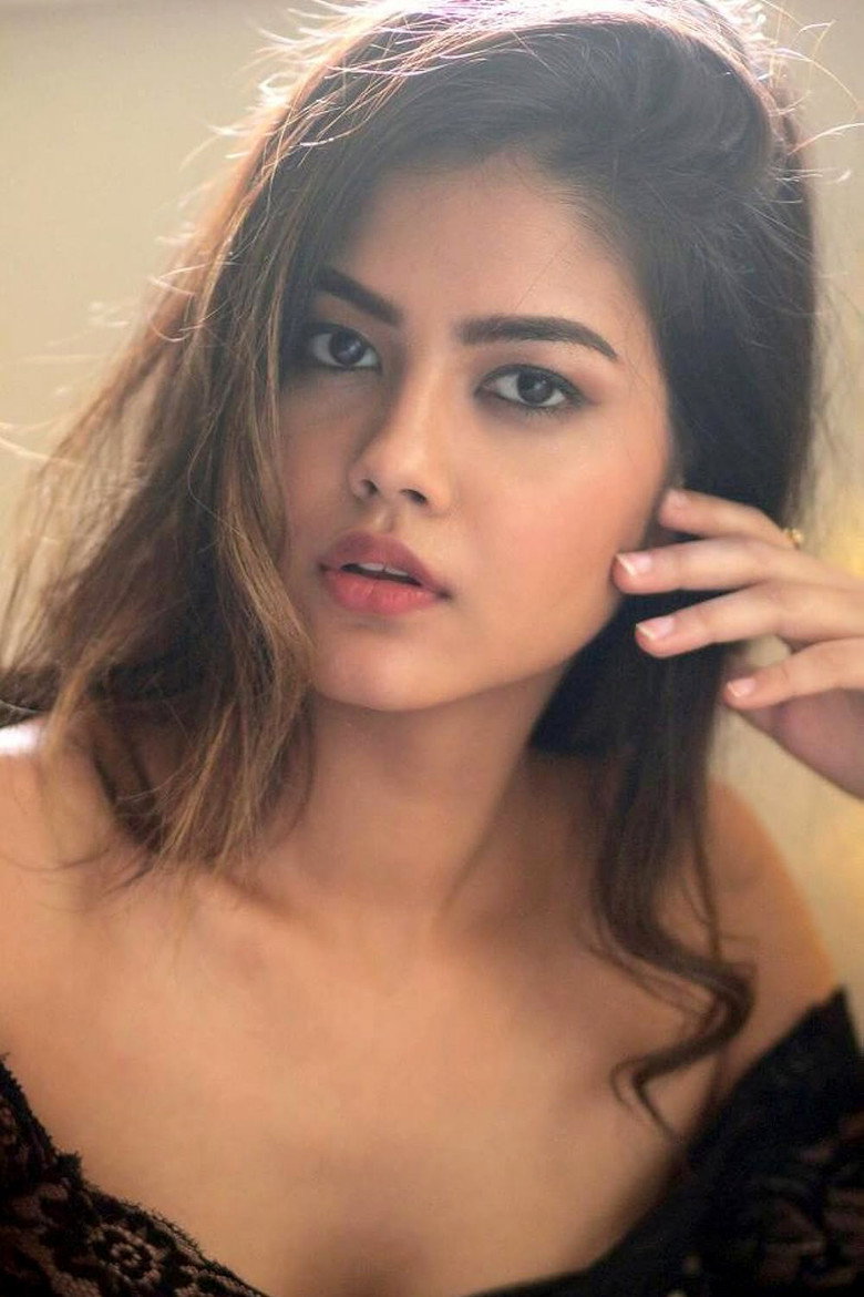 Priyal Mahajan photo