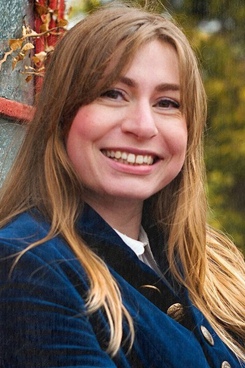 Alena Kate Pettitt portrait image