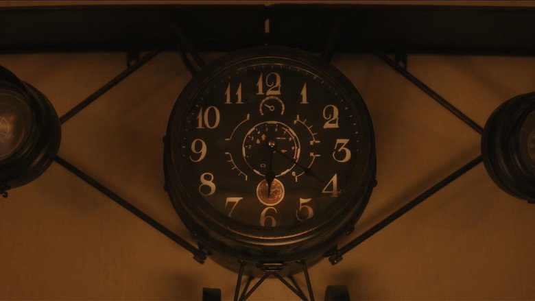 Still from Day and Night - Season 2 Episode 4
