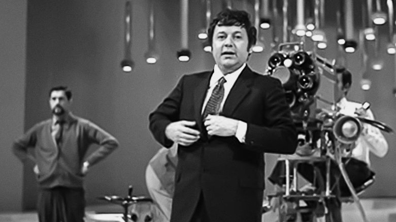 È domenica, ma senza impegno backdrop