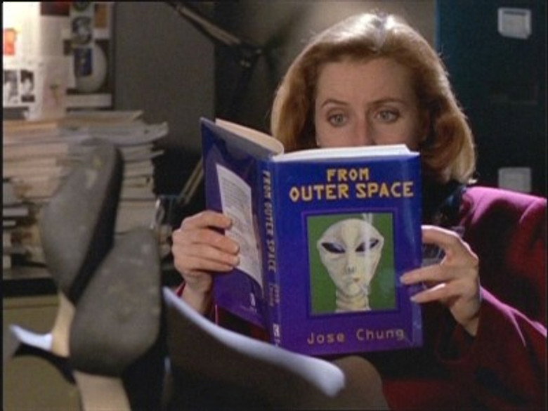 The X-Files S03E20 — Jose Chung's "From Outer Space" episode still