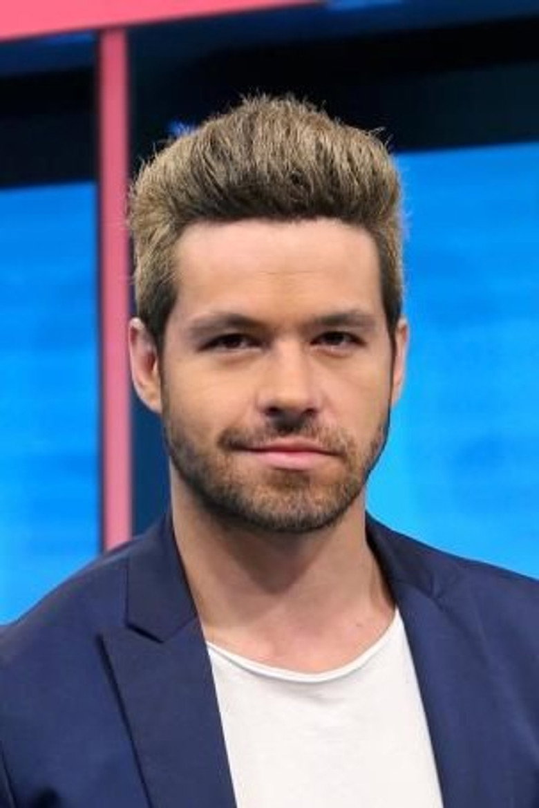 Eleazar Gómez photo 2