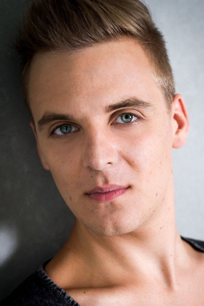 Oliver Bell photo 3