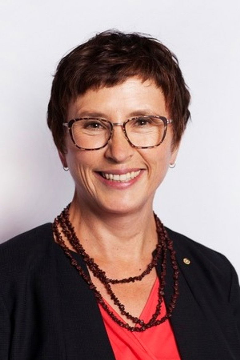 Lisa Jackson Pulver portrait image