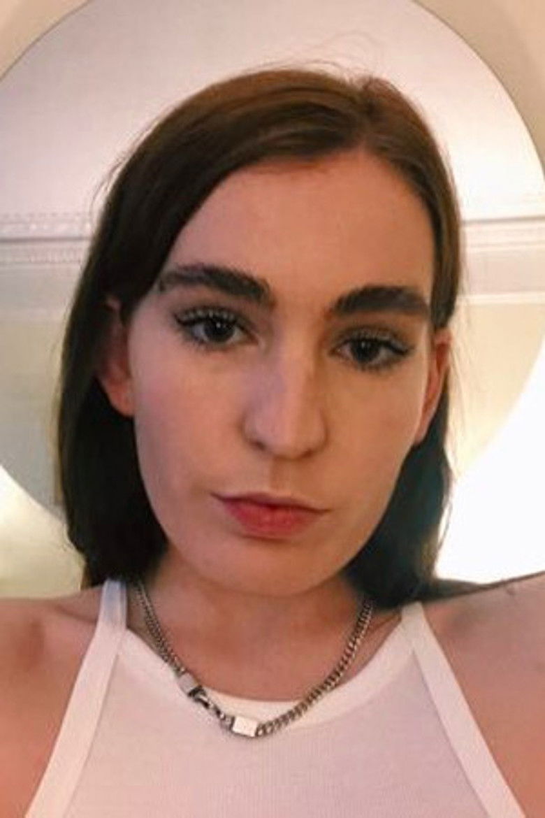 Maddy Mussen portrait image