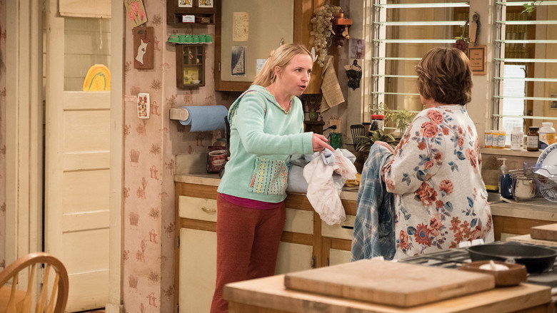 Still from Roseanne - Season 10 Episode 3