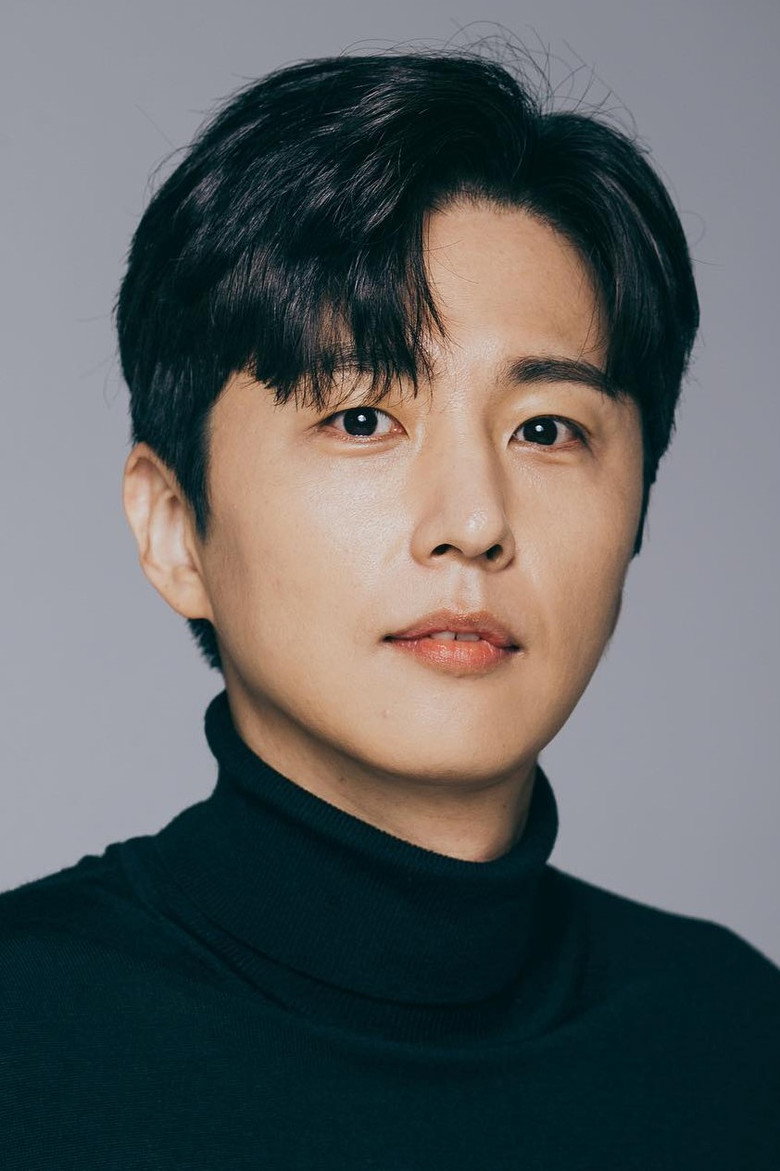 Shin Dong-wook photo