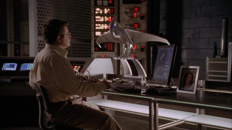 S00E02 – Watchbird