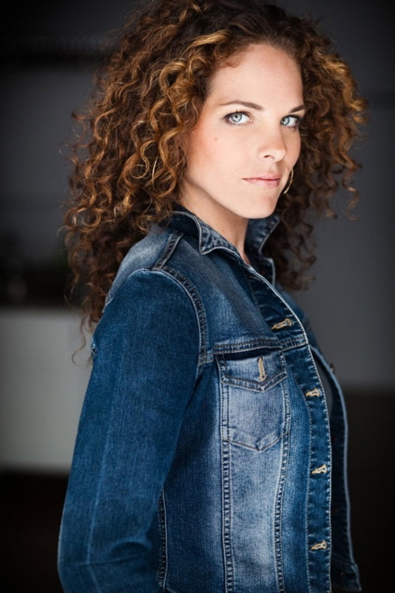 Amber Lewis photo 3