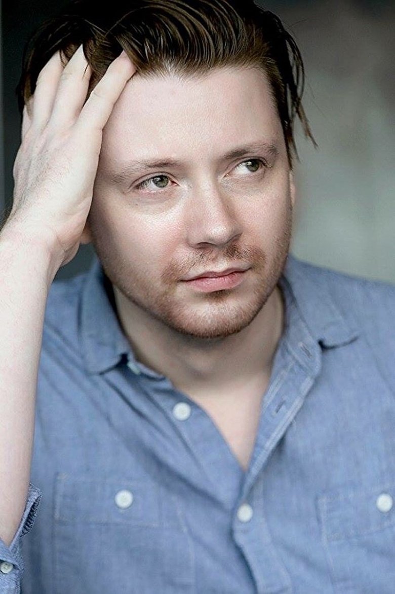Ảnh Adrian Bond