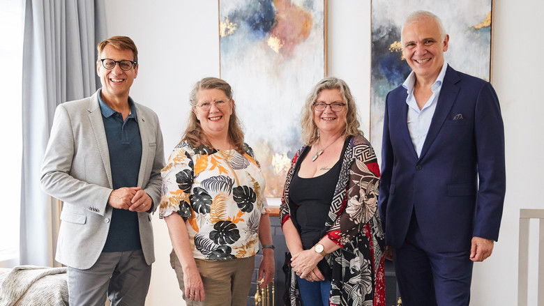 Selling Houses Australia 14×4