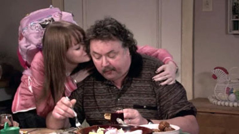 Still from Lucky Louie - Season 1 Episode 8