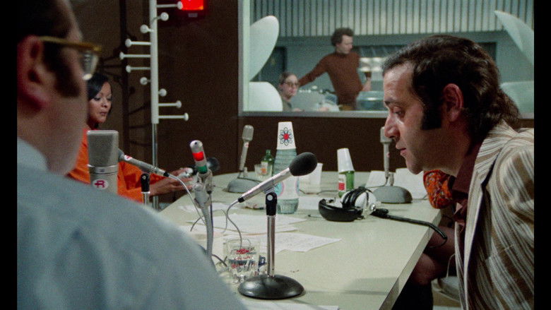 Image d'arrière-plan 2 du film Tout le monde il est beau, tout le monde il est gentil