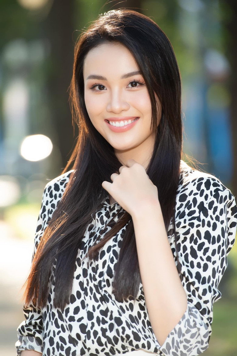 Thuỷ Tiên portrait