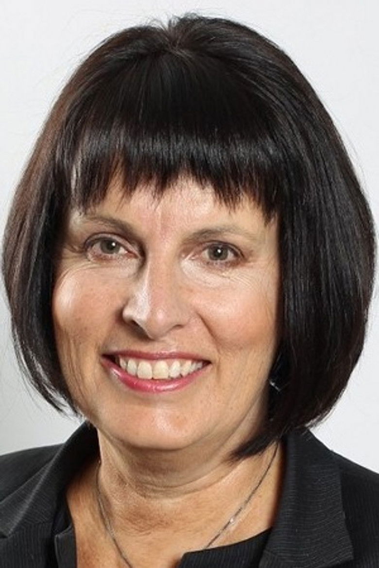 Jennifer Hewett portrait image